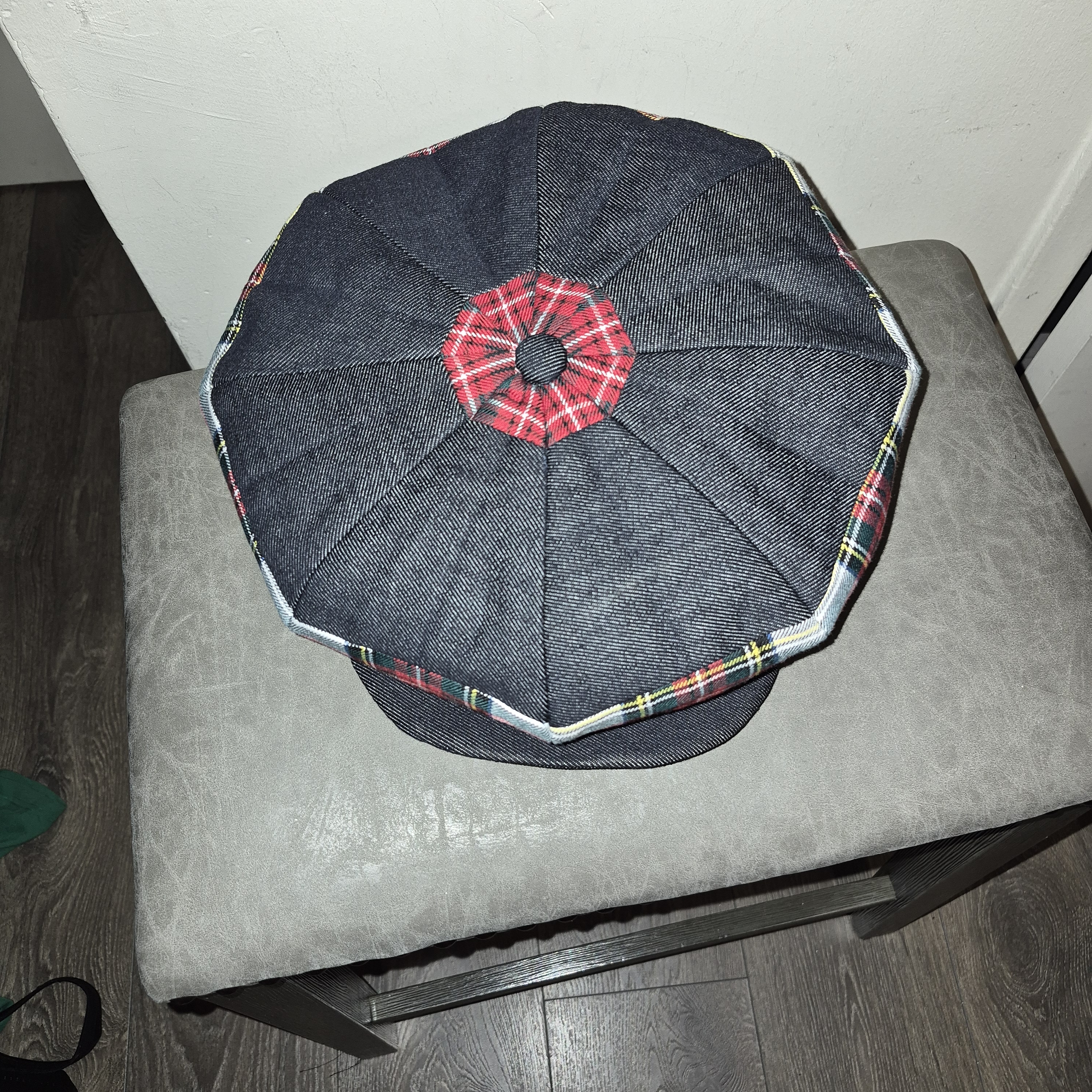 Men's Newsboy Cap With Red Plaid Accents